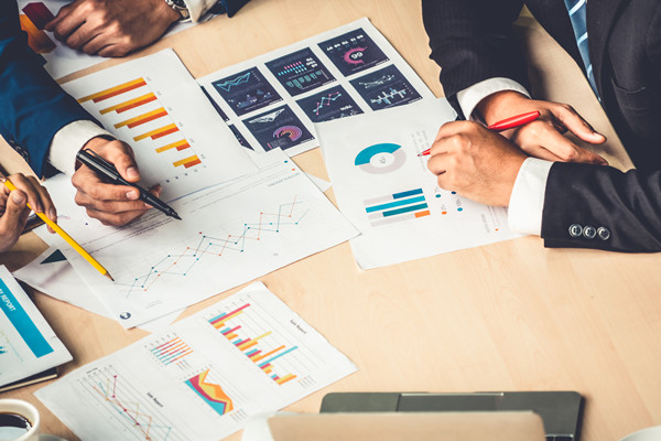 幫助企業(yè)應(yīng)對(duì)變革挑戰(zhàn)，實(shí)現(xiàn)組織轉(zhuǎn)型與優(yōu)化