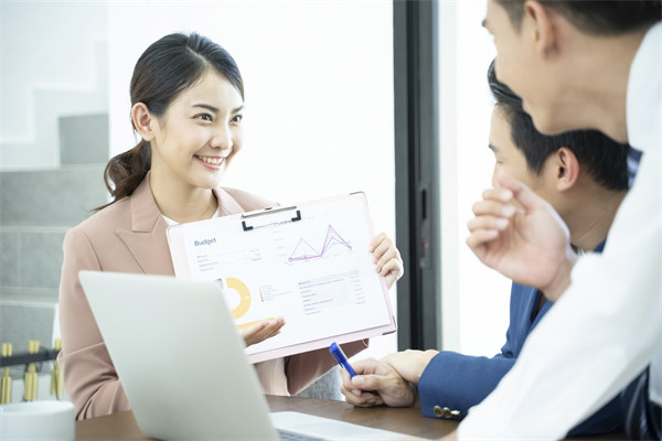 績效評估與反饋：客觀評估，持續(xù)改進
