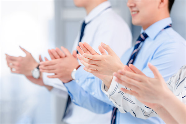 面對人才流失問題，企業(yè)應(yīng)如何改進人力資源策略？