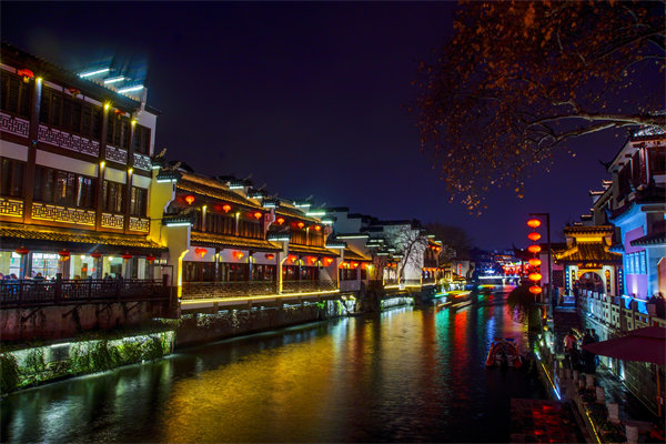 企業(yè)發(fā)展陷入瓶頸，南京戰(zhàn)略咨詢公司如何定制破局突圍方案？