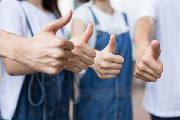 企業(yè)文化標語掛滿墻，為何員工依然缺乏認同感？