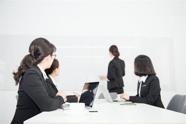 人力資源該管控還是賦能？多數(shù)企業(yè)都踩錯(cuò)了管理節(jié)奏！
