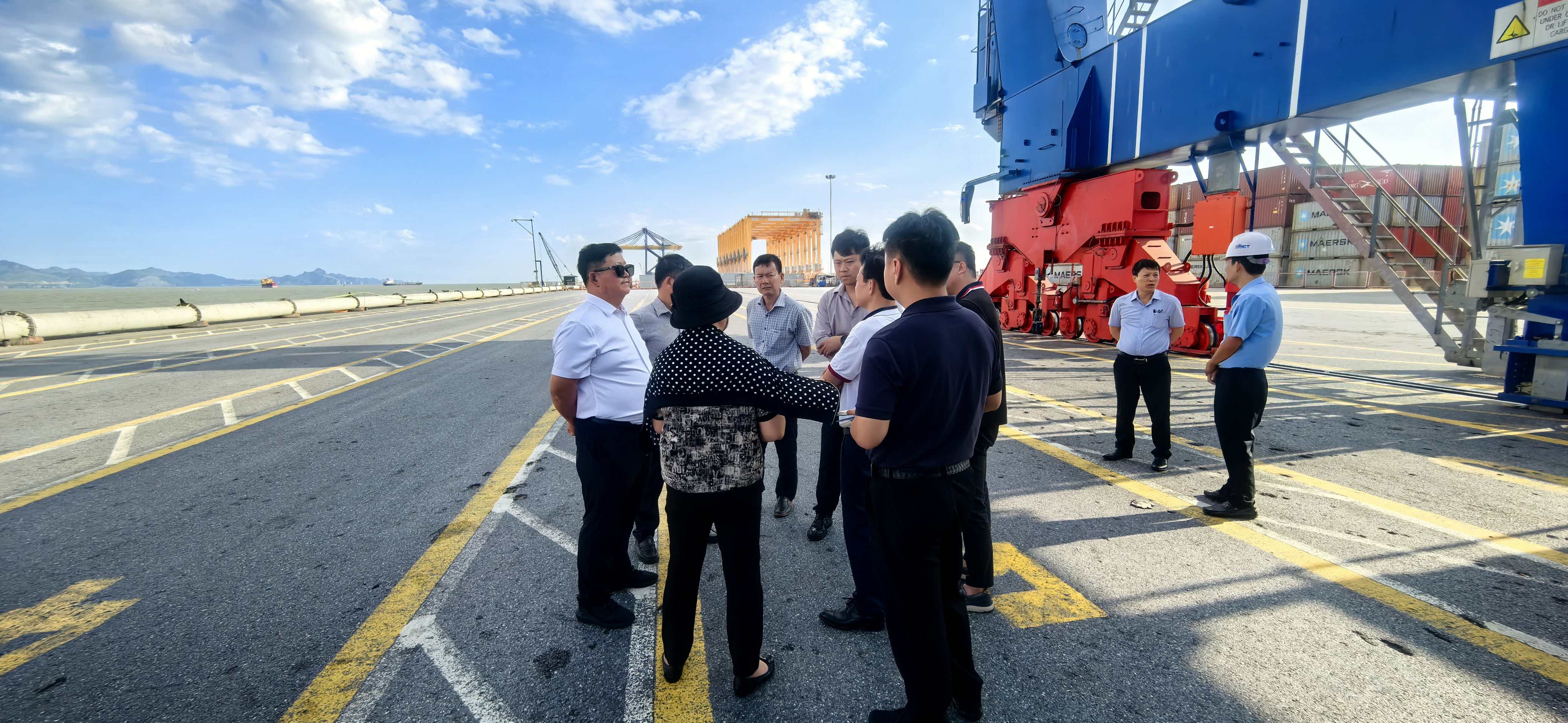 董事長(zhǎng)段治葵帶隊(duì)考察中越跨境物流樞紐建設(shè)等項(xiàng)目